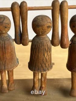 Jouet de trapèze pour enfants en art populaire américain, sculpté à la main et ancien