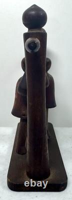 Jouet de trapèze pour enfants en art populaire américain, sculpté à la main et ancien