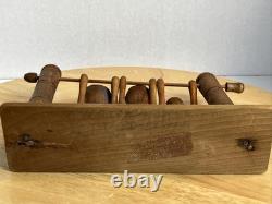 Jouet de trapèze pour enfants en art populaire américain, sculpté à la main et ancien