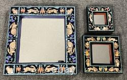 Judy Rand Art Populaire Animalier Miroir en Bois Sculpté Peint à la Main Ensemble de Lapins Vintage Signé