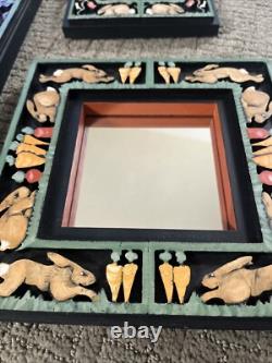 Judy Rand Art Populaire Animalier Miroir en Bois Sculpté Peint à la Main Ensemble de Lapins Vintage Signé