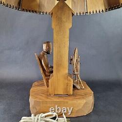 Lampe En Bois Sculptée Et Ombre Paul Emile Caron Roue De Spinning D'art Populaire Canadien