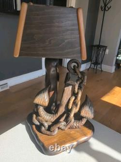 Lampe de table nautique en bois sculpté d'art populaire vintage énorme, ancre de capitaine MCM marin