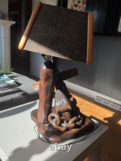 Lampe de table nautique en bois sculpté d'art populaire vintage énorme, ancre de capitaine MCM marin