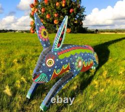 Lapin Grand Alebrije Oaxaquénen Sculpture en Bois de Copal Multicolore Art de Pedro Ramirez