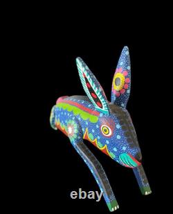 Lapin Grand Alebrije Oaxaquénen Sculpture en Bois de Copal Multicolore Art de Pedro Ramirez