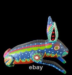 Lapin Grand Alebrije Oaxaquénen Sculpture en Bois de Copal Multicolore Art de Pedro Ramirez