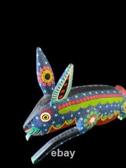 Lapin Grand Alebrije Oaxaquénen Sculpture en Bois de Copal Multicolore Art de Pedro Ramirez