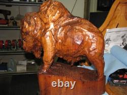 Magnifique sculpture en bois de cèdre buffle en une seule pièce finie