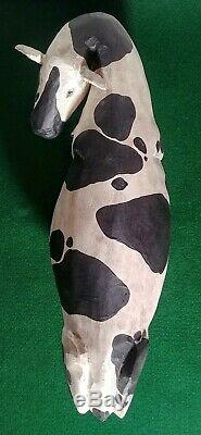 Main Impressionnant Sculpté Art Populaire Holstein Vache À Lait Larry Koosed 2008