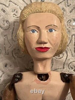 Marionnette d'art populaire en bois sculpté à la main par un artiste de l'époque WPA des années 1930, actrice.