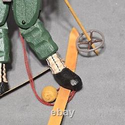 Marionnette de skieur sculptée à la main en art populaire, figure ornementale de ski de montagne