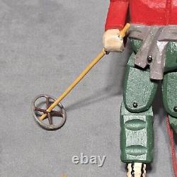 Marionnette de skieur sculptée à la main en art populaire, figure ornementale de ski de montagne
