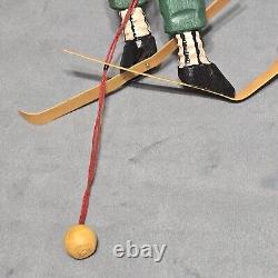 Marionnette de skieur sculptée à la main en art populaire, figure ornementale de ski de montagne