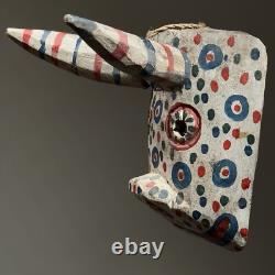 Masque de Taureau Polychrome en Bois Sculpté à la Main de Style Folk Vintage