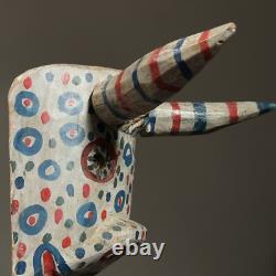 Masque de Taureau Polychrome en Bois Sculpté à la Main de Style Folk Vintage