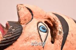 Masque de danse en bois sculpté représentant un homme barbu de l'art populaire mexicain de Guerrero