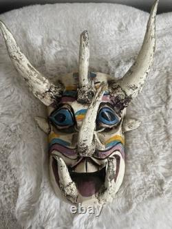 Masque de diable cornu en bois sculpté de l'art populaire mexicain vintage