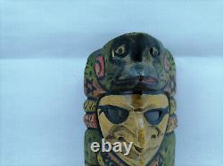 Masque de figures exceptionnelles en bois sculpté à la main et peintes, d'art populaire ancien