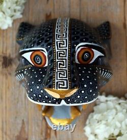 Masque de jaguar en bois sculpté à la main et peint à la main, élégant art populaire mexicain Alebrije.