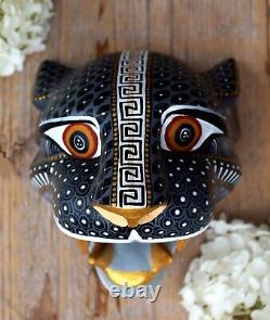Masque de jaguar en bois sculpté à la main et peint à la main, élégant art populaire mexicain Alebrije.