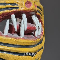 Masque de tigre polychrome en bois sculpté à la main de l'Oaxaca