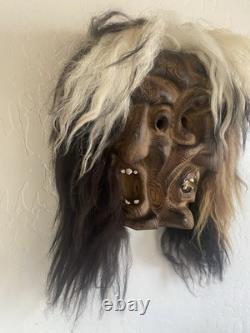 Masque en bois Tschaggatta suisse vintage, sculpté à la main, art populaire alpin du Lötschental