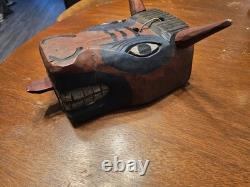 Masque folklorique en bois sculpté à la main Torito vintage, art populaire, carnaval mexicain guatémaltèque