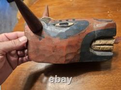 Masque folklorique en bois sculpté à la main Torito vintage, art populaire, carnaval mexicain guatémaltèque