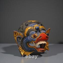Masque rituel en bois sculpté à la main, polychrome et doré, art populaire asiatique, 20e siècle