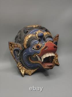 Masque rituel en bois sculpté à la main, polychrome et doré, art populaire asiatique, 20e siècle