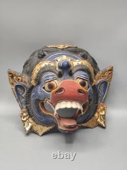 Masque rituel en bois sculpté à la main, polychrome et doré, art populaire asiatique, 20e siècle
