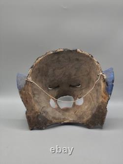Masque rituel en bois sculpté à la main, polychrome et doré, art populaire asiatique, 20e siècle