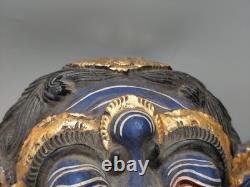 Masque rituel en bois sculpté à la main, polychrome et doré, art populaire asiatique, 20e siècle