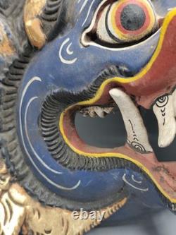 Masque rituel en bois sculpté à la main, polychrome et doré, art populaire asiatique, 20e siècle