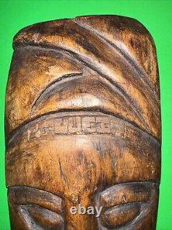 Masque vintage en bois sculpté à la main de Sainte-Lucie, signé, œuvre d'art populaire unique, 14,5 pouces