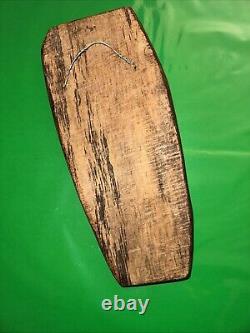 Masque vintage en bois sculpté à la main de Sainte-Lucie, signé, œuvre d'art populaire unique, 14,5 pouces