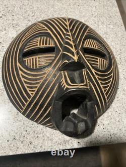 Masques en bois vintage sculptés et peints à la main, ensemble de 3, art populaire africain