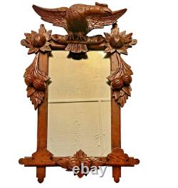 Miroir en noyer sculpté à la main en art populaire, noix, feuilles et aigle, fin du 19e siècle/début du 20e siècle