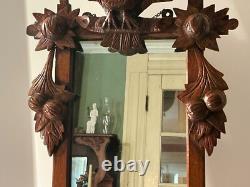 Miroir en noyer sculpté à la main en art populaire, noix, feuilles et aigle, fin du 19e siècle/début du 20e siècle