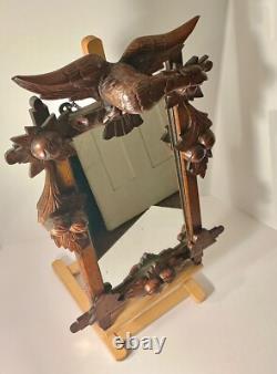 Miroir en noyer sculpté à la main en art populaire, noix, feuilles et aigle, fin du 19e siècle/début du 20e siècle