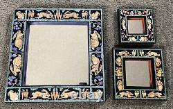 Miroir mural cadre en bois sculpté peint à la main d'art populaire animalier signé VTG avec ensemble de lapins