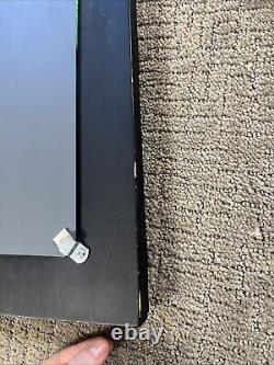 Miroir mural cadre en bois sculpté peint à la main d'art populaire animalier signé VTG avec ensemble de lapins