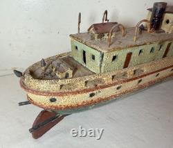 Modèle de bateau remorqueur en bois sculpté à la main, art populaire antique rare