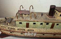 Modèle de bateau remorqueur en bois sculpté à la main, art populaire antique rare