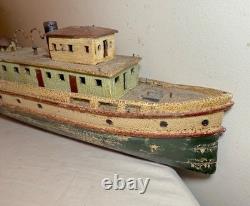 Modèle de bateau remorqueur en bois sculpté à la main, art populaire antique rare