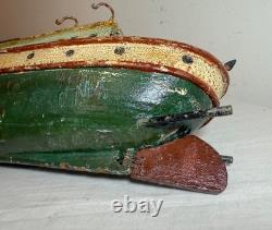 Modèle de bateau remorqueur en bois sculpté à la main, art populaire antique rare