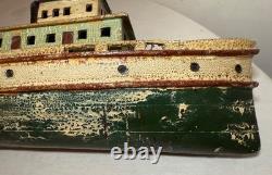 Modèle de bateau remorqueur en bois sculpté à la main, art populaire antique rare