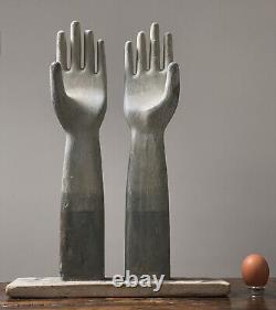 Moules De Gants En Polychrome Sculptées En Bois Indien Antique Sur Support/fond D'objet/fond D'art