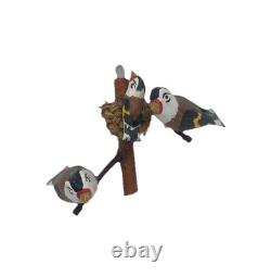 Oiseau OOAK Sculpté en Bois Art Populaire Vintage 3 Chardonnerets Européens Panier Nid 5.5x7